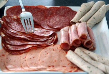 Vleeswaren op een bord
